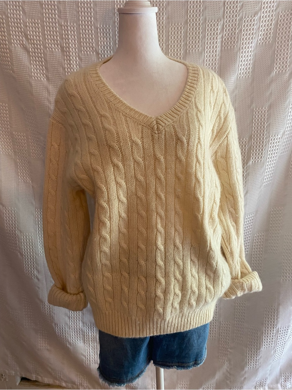 Brandy Melville cream CableNet wool sweater size large V-neck